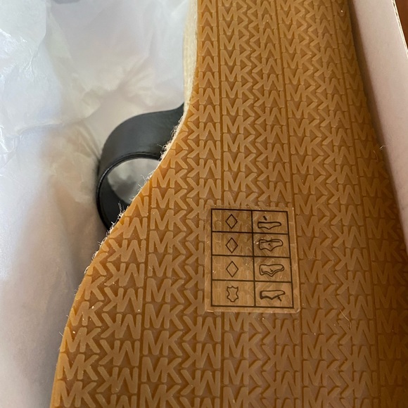 Michael Kors Sidney mid wedge NWT BLACK size 9 - Picture 4 of 5